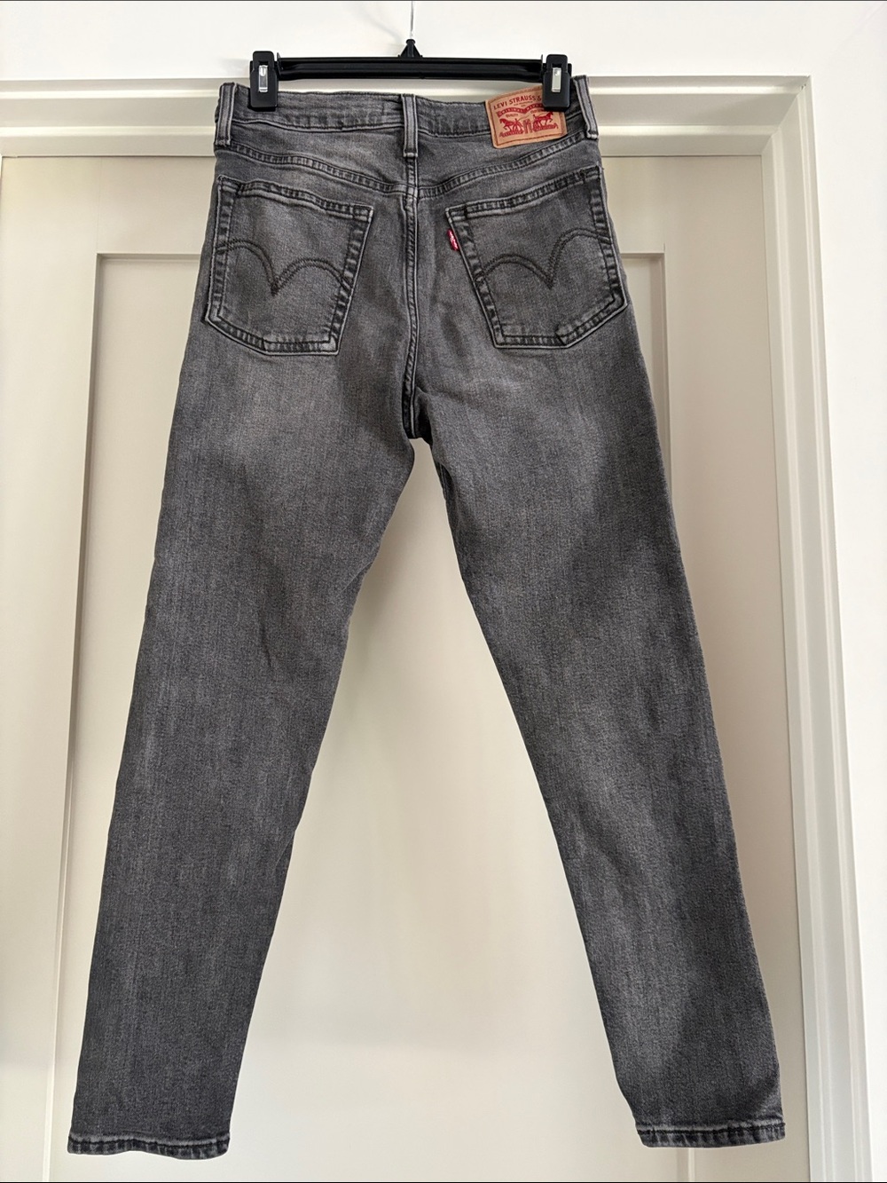 Levi’s Wedgie Skinny Jeans in Faded Black - Picture 2 of 4